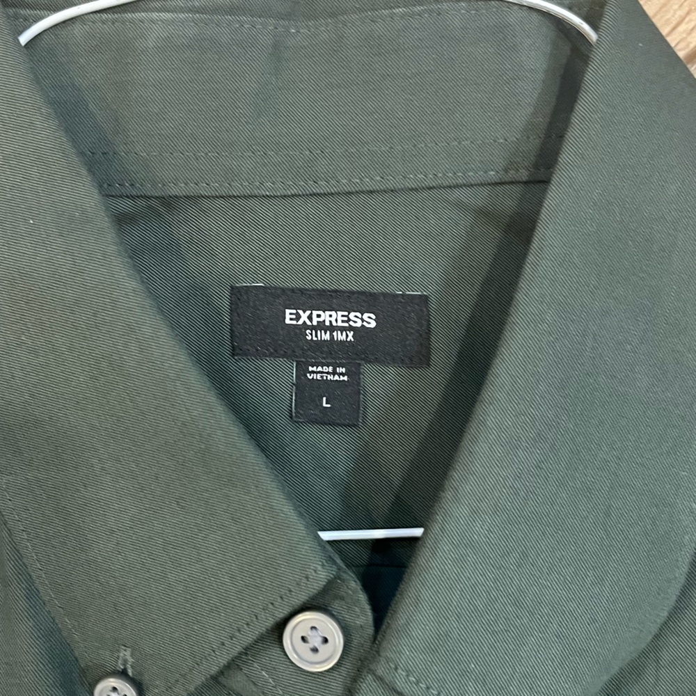 Express button down - Picture 4 of 4